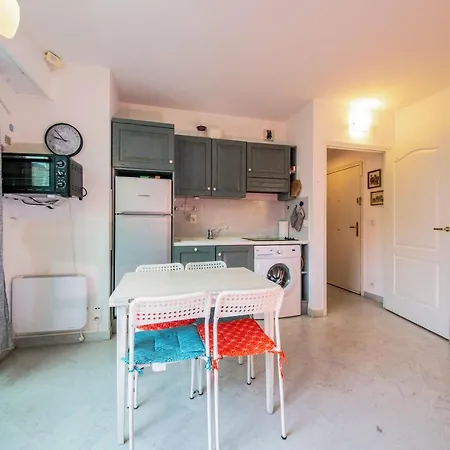 Victoria Apartment